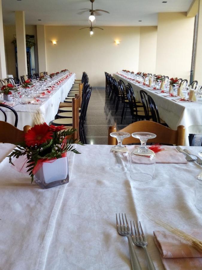 Hotel Scacco Matto Baschi Exterior foto