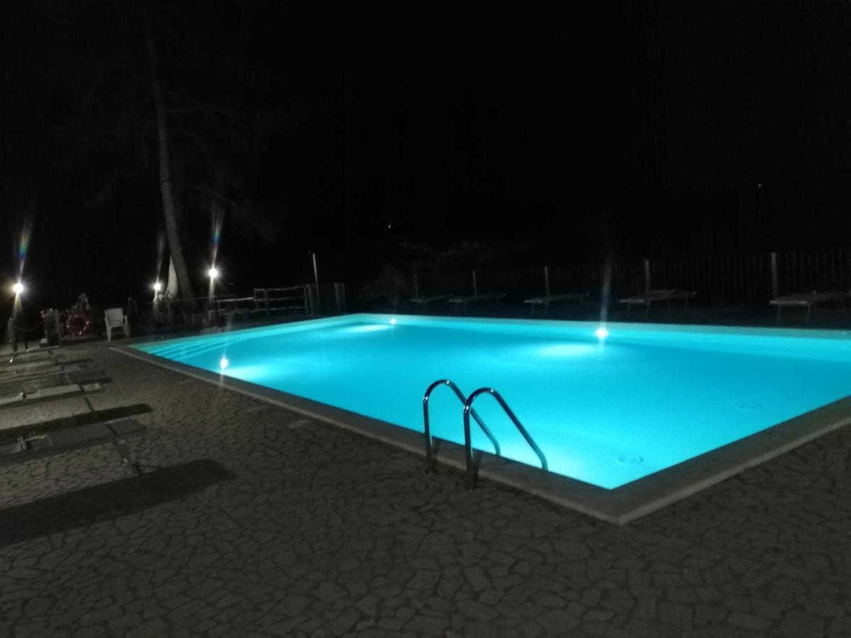 Hotel Scacco Matto Baschi Exterior foto