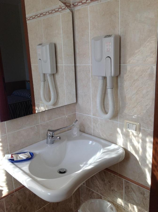 Hotel Scacco Matto Baschi Exterior foto