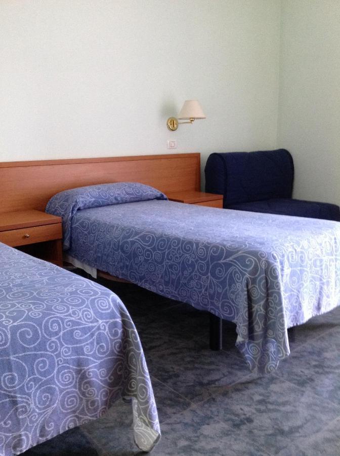 Hotel Scacco Matto Baschi Exterior foto