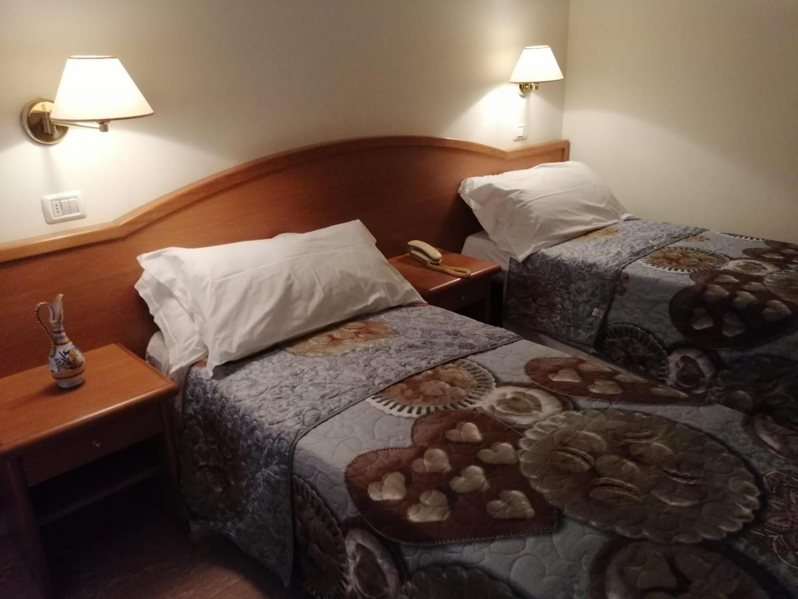 Hotel Scacco Matto Baschi Exterior foto